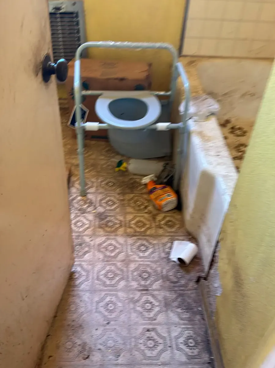 Master Bath — Complete Renovation before